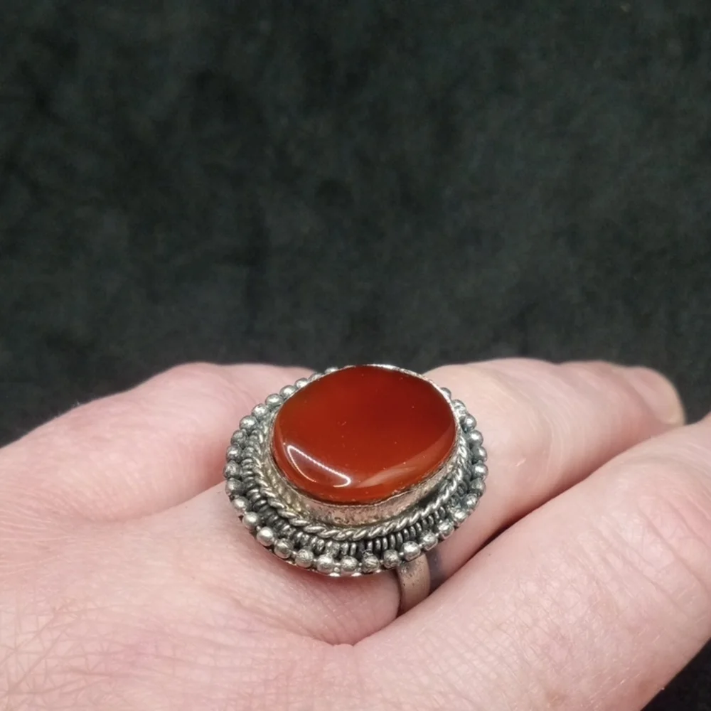 Elegant Silver and Red Gemstone Ring - Picture 6 of 10
